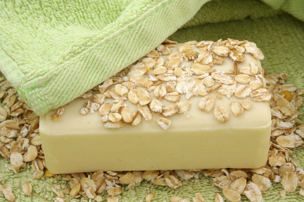 Oatmeal bath natural home remedy